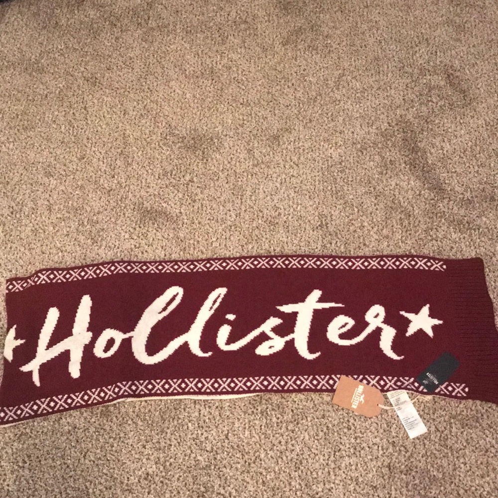 Hollister scarf